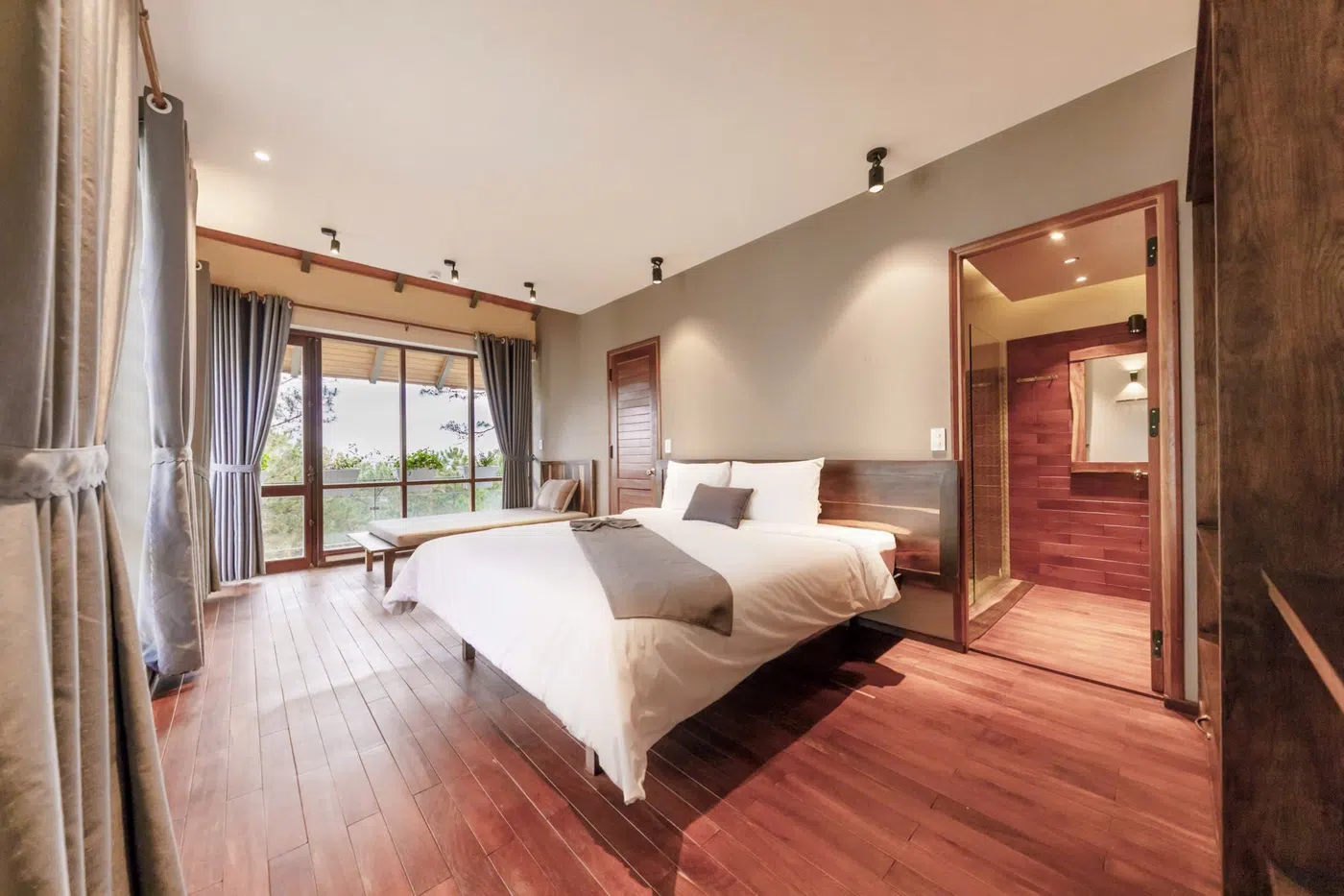 Villa rừng thông ngay trung tâm - thuê villa đà lạt ảnh 3