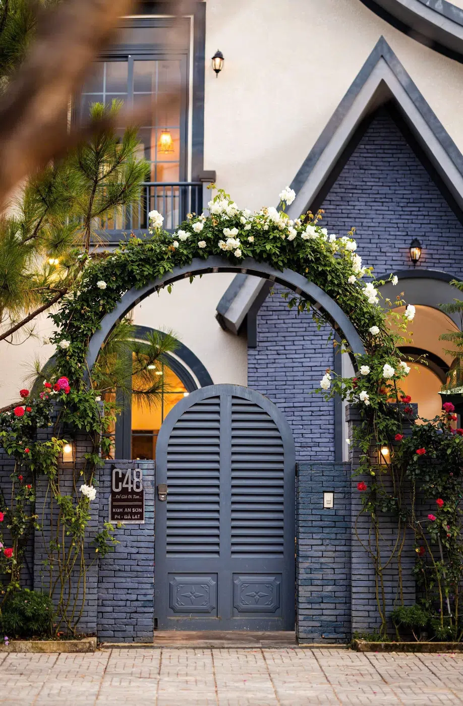 Villa sân vườn với kiến trúc hiện đai ngay trung tâm Đà Lạt - thuê villa đà lạt
